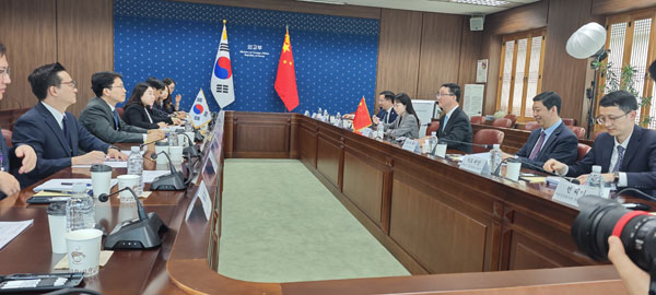 刘劲松司长磋商照片2.jpg